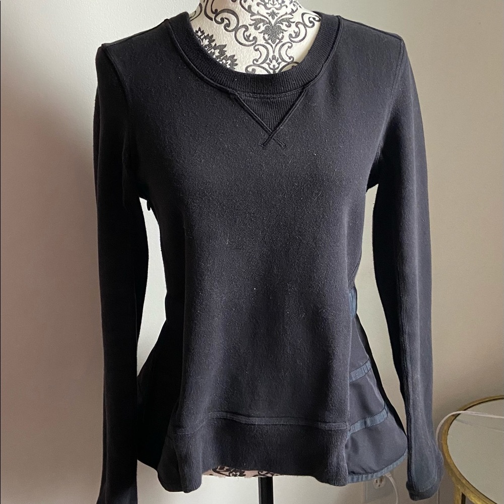 Size 4 black lulu pullover